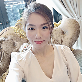 Senior Beauty Stylist Of Beautybox